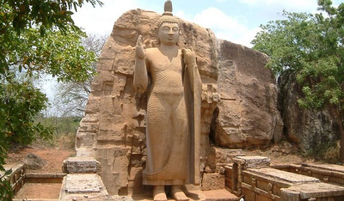 Aukana-Buddha-Statue