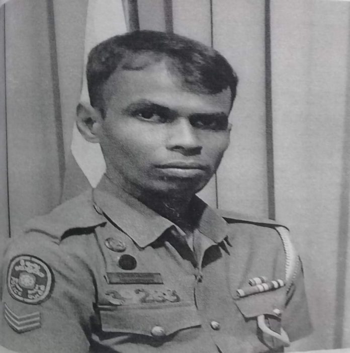 ගිනිඅවිය සමග පලාගොස් සිටිින පොලිස් සැරයන්වරයා