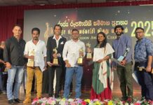 රාජ්ය රූපවාහිනී සම්මාන උළෙලේ හොඳම ටෙලි නාට්ය අධ්යක්ෂණය සමීර බණ්ඩාර කපුකොටුවට