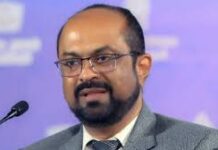 බලශක්ති අමාත්ය කුමාර ජයකොඩි සහ ලේකම් අස්වෙයි