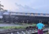 වනවාසලදී දුම්රියක් පීලි පැන මැදිරියක් පෙරළෙයි