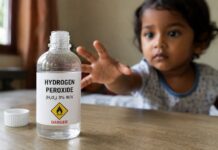 ජලය යැයි සිතා හයිඩ්රජන් පෙරොක්සයිඩ් පානය කළ තුන් හැවිරිදි දැරිය මරුට